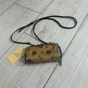 Floral Tan Crossbody Bag..Patricia Nash ..leather
Clasp and zipper
